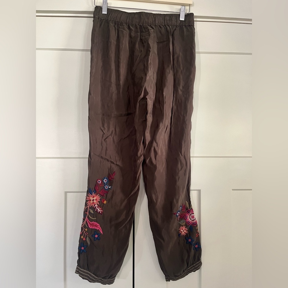 Johnny Was Violette Jogger Pants 
⭐️needs button sewn back on - Picture 2 of 10